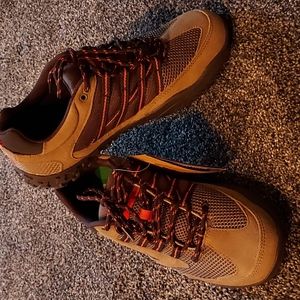 NWT, Hi-Tec men's walking shoes